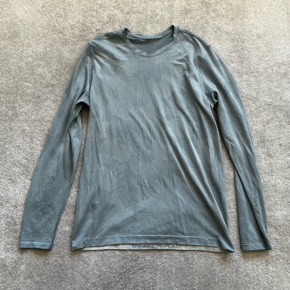 LULULEMON MENS PERFORATED LONG SLEEVE SHIRT SIZE MEDIUM ACTIVE WORKOUT - Picture 6 of 6